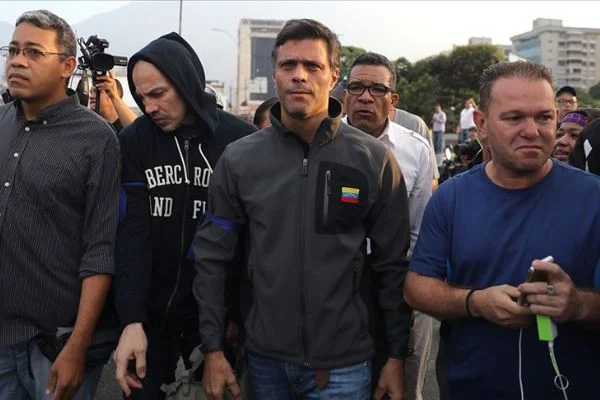 Venezuela'da muhalif lider Lopez İspanya Büyükelçiliğine sığındı