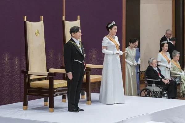 Yeni Japon imparatoru Naruhito törenle görevi devraldı