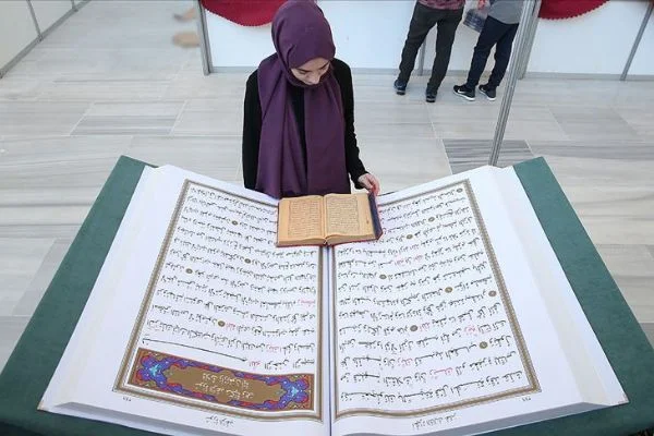 70 kilogram ağırlığındaki 'Kur'an-ı Kerim' yoğun ilgi gördü