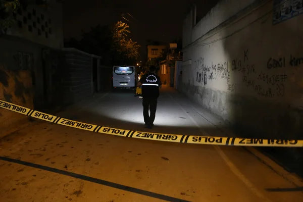 Adana'da bıçaklı saldırı: 3 yaralı