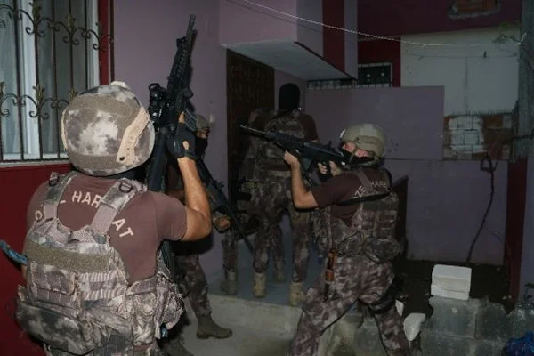 Adana'da uyuşturucu operasyonu: 58 gözaltı