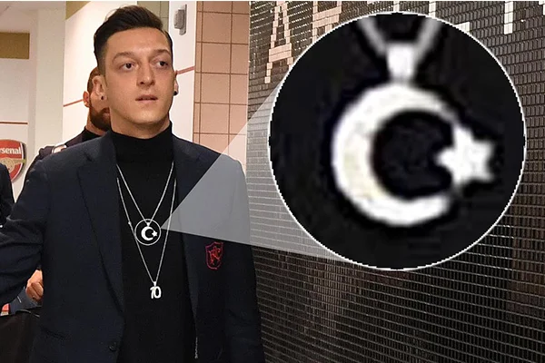 Almanları çıldırtan kolye!