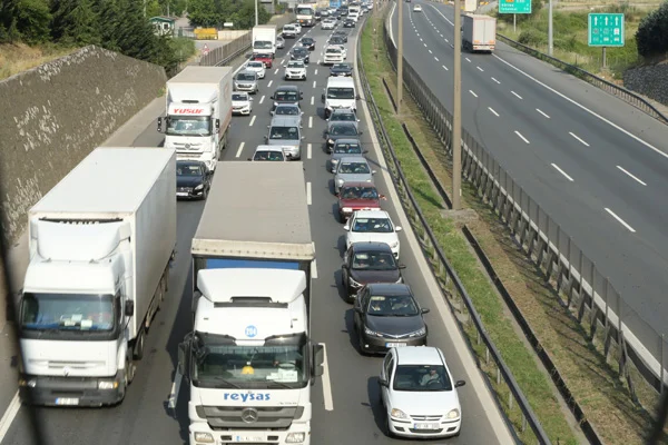 Anadolu Otoyolu'nda trafik kitlendi