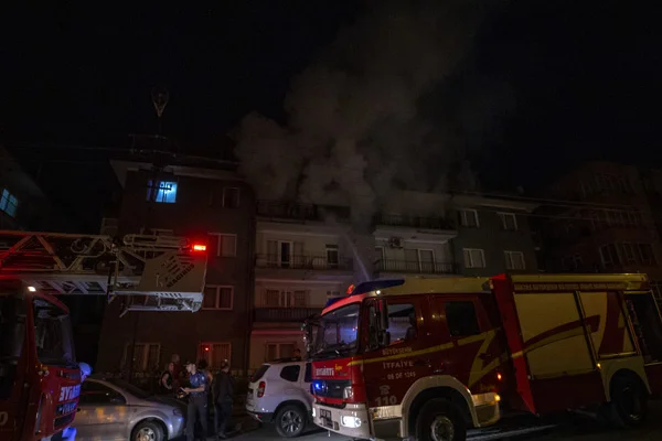 Ankara'da 3 kişi yangından son anda kurtarıldı