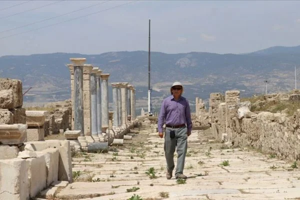 Antik stada giden tarihi yol gün ışığına çıkarılıyor