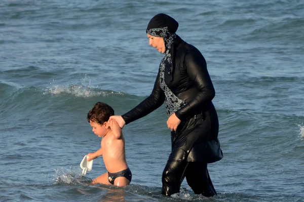 Aşırı sağcı Fransız siyasetçi Le Pen'den 'burkini' paylaşımı