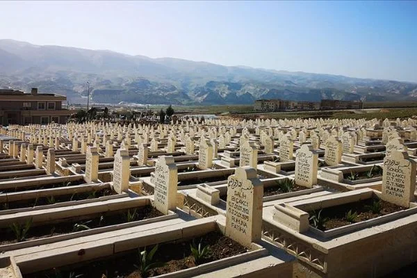 Ata yadigarından sonra türbe ve mezarlar da taşınıyor