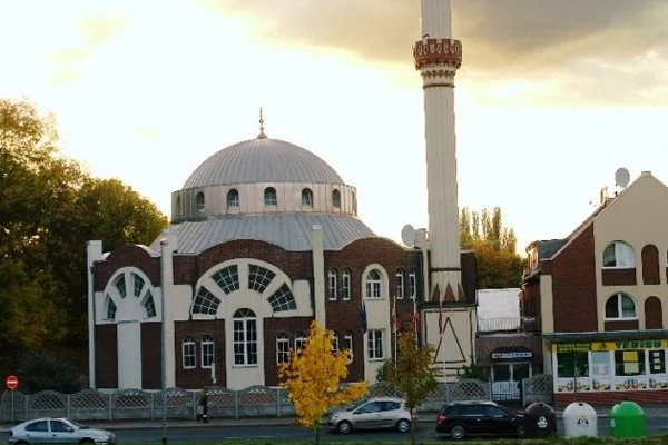 Avrupa'da islamofobik saldırılar sürüyor: Almanya'da camiye saldırı