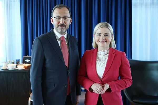 Bakan Kasapoğlu, İzlandalı mevkidaşı ile görüştü