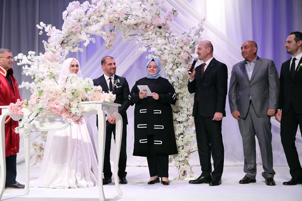 Bakanlar Selçuk ve Soylu nikah şahidi oldu