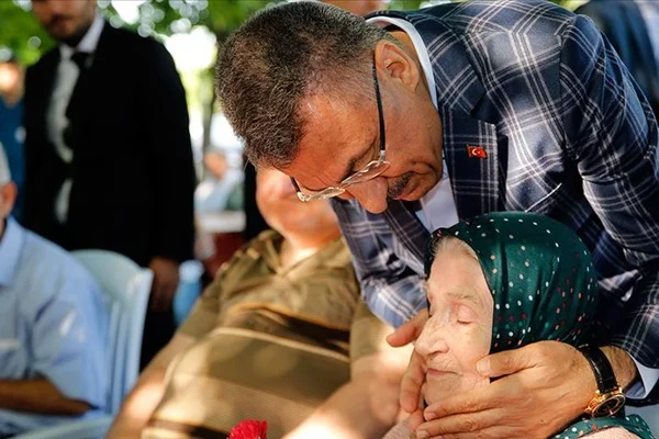 Cumhurbaşkanı Yardımcısı Oktay'dan Darülaceze'ye ziyaret