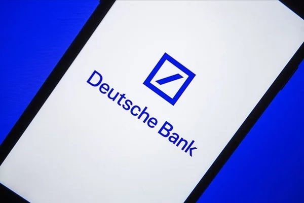 Deutsche Bank'ın kredi notu düştü