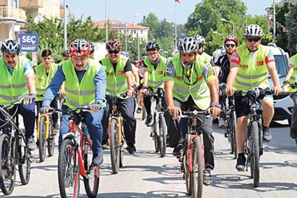 Ecdadın göç yolunda pedal çeviriyorlar