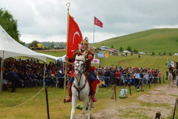 Emir Kümbet ve 6 bin şehit anıldı