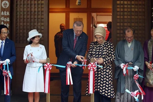 Erdoğan Japonya'da 'Ara Güler Sergisi'ni açtı