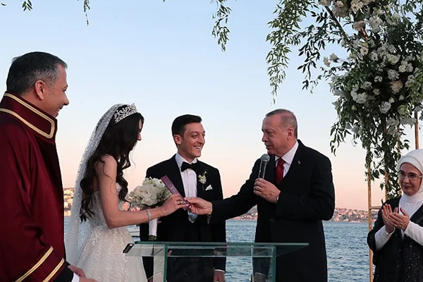 Erdoğan, Mesut Özil'in nikah şahidi oldu