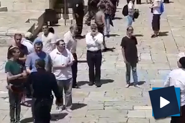 Fanatik Yahudilerden Mescid-i Aksa'ya baskın
