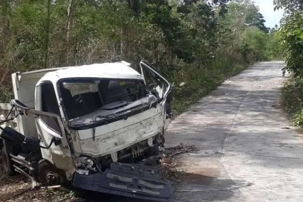 Filipinler'de kamyon devrildi: 13 ölü