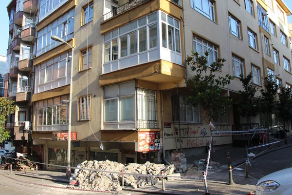 Güngören'de yıkılma tehlikesi bulunan bina tahliye edildi