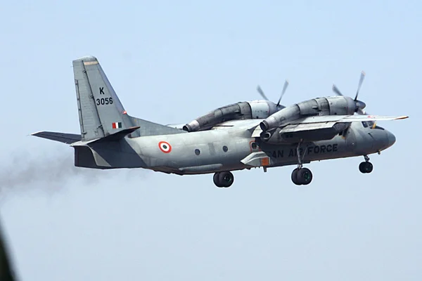 Hindistan'a ait askeri nakliye uçağı radardan kayboldu
