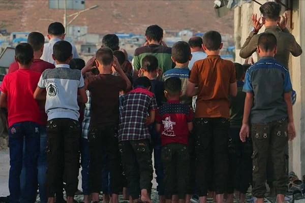 İdlib'de bombardıman altında bayram