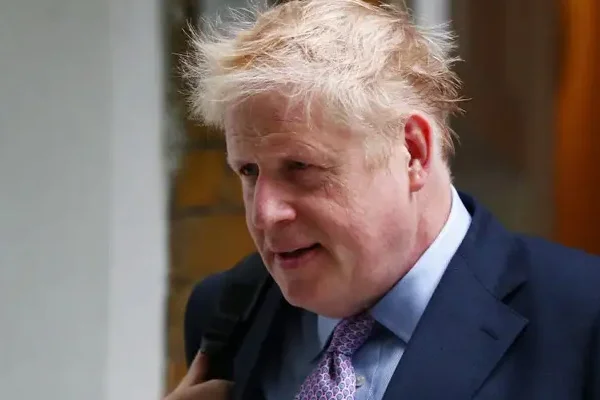İngiltere'de muhafazakar parti liderliği yarışını Johnson önde götürüyor
