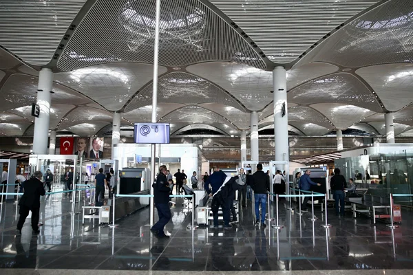 İstanbul Havalimanı'nda pasaporttan hızlı geçiş sistemi başladı