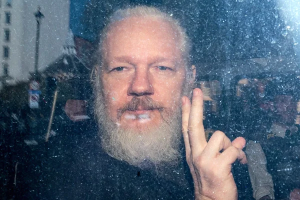 Julian Assange'ın cezaevinde kaydedilmiş görüntüleri yayınlandı