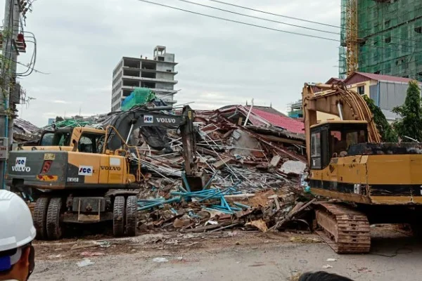 Kamboçya'da inşaat çöktü: 18 ölü