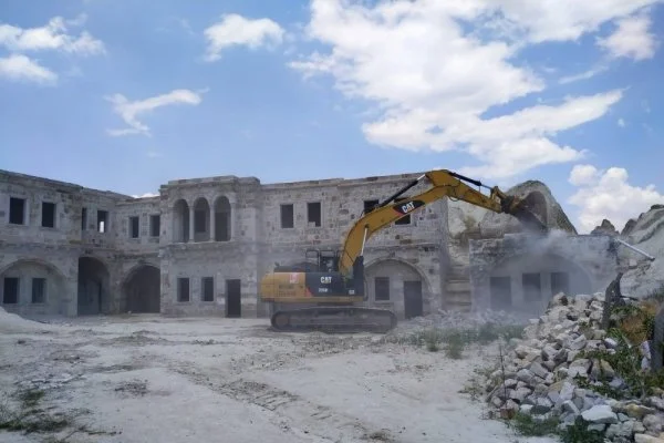 Kapadokya'da 39 kaçak yapı için yıkım kararı