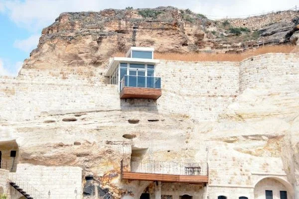 Kapadokya'da kayalığa yapılan asansör değiştirilecek