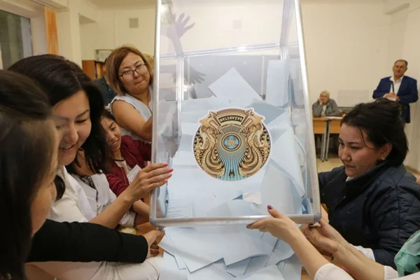 Kazakistan'da Tokayev seçimi kazandı