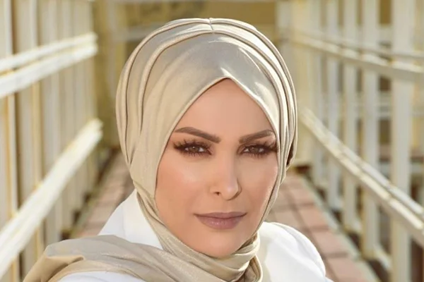 Lübnanlı şarkıcı Amal Hijazi: Bana dünyanın tüm hazinelerini verseler de başörtümden vazgeçmeyeceğim