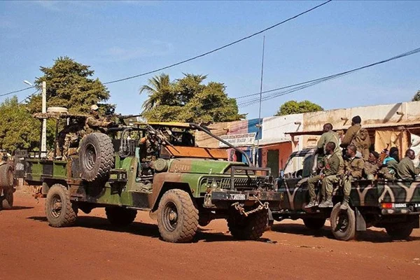 Mali'de köye saldırı: En az 95 ölü