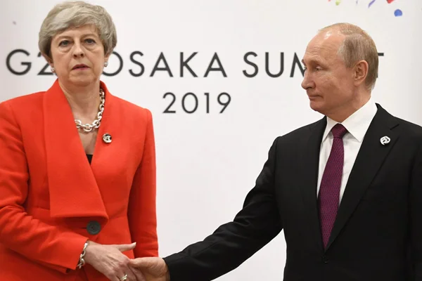 May'den Putin'e 'sorumsuz' çıkışı