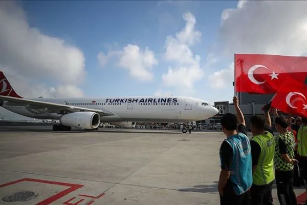 Milliler bayraklarla karşılandı