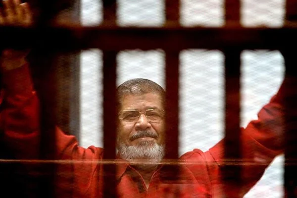 Muhammed Mursi'nin son anları: Yere yığıldıktan sonra 20 dakika müdahale edilmedi