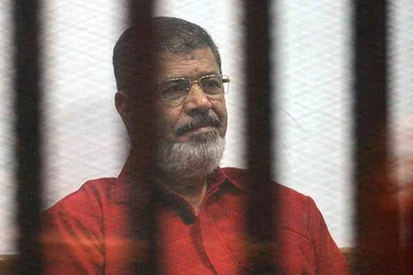 Mursi'nin vefatının ardından darbeci Sisi böyle görüntülendi