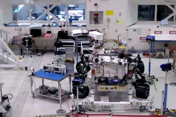 NASA'nın yeni Mars aracına tekerlek takıldı