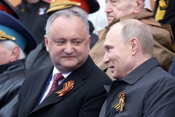 Rus yanlısı Cumhurbaşkanı Dodon'a mahkeme şoku!