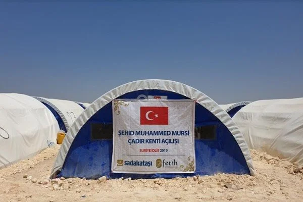 Sadakataşı ve Fetihder'den Suriye'ye Muhammed Mursi Çadır Kenti