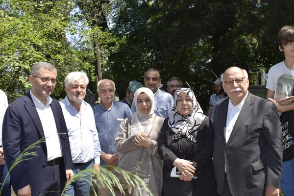 Şair Cahit Zarifoğlu kabri başında anıldı