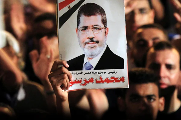 Şehit Mursi, sessiz sedasız tören yapılmadan defnedildi