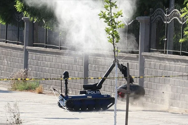 Siirt'te şüpheli bidon yerli üretim 'Kaplan'la imha edildi