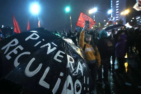 Şili'de halk sokağa indi