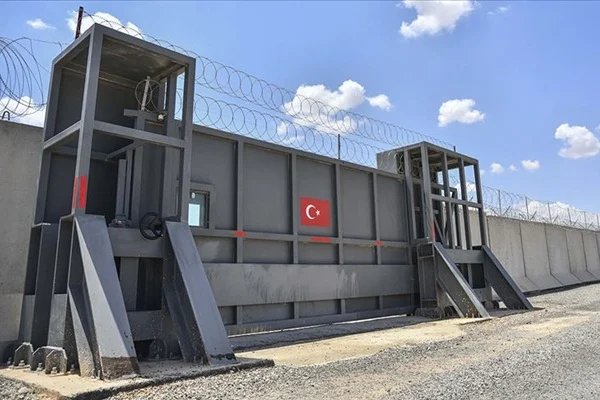 Sınırdaki güvenlik duvarının yüzde 75'i tamamlandı