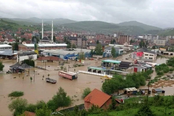 Sırbistan'da 2 şehirde sel nedeniyle olağanüstü hal ilan edildi