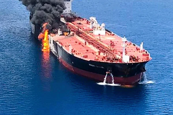 Tanker saldırısında ABD İran'ı, İran ise ABD'yi suçluyor