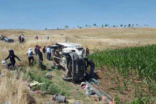 Tarım işçilerini taşıyan pikap devrildi: 1 ölü, 34 yaralı