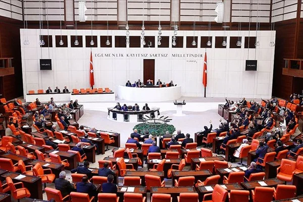 TBMM'de yeni askerlik sisteminin görüşmelerine başlandı